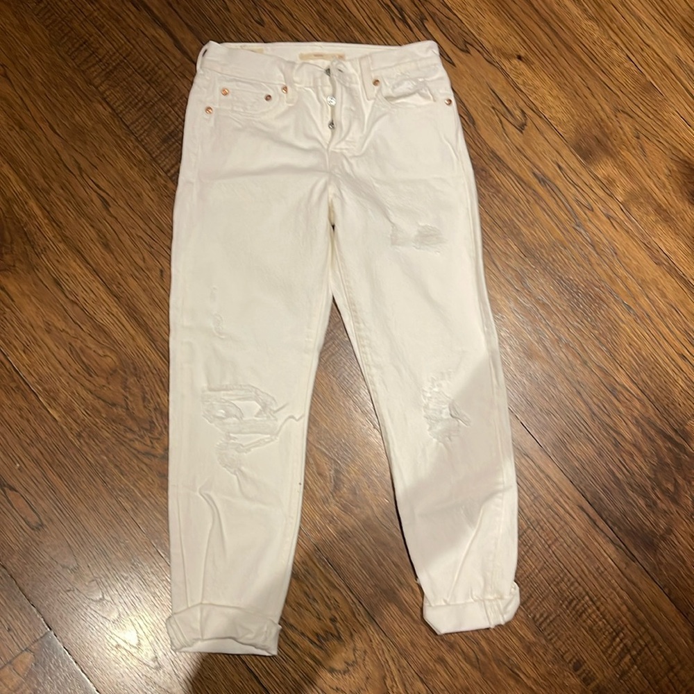 White Levi’s Cropped Wedgie Jeans - Size 25